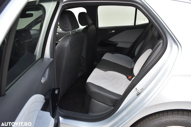 Volkswagen ID.3 din 2024 cu 5.050 km - oferta VOL133446 - foto 7