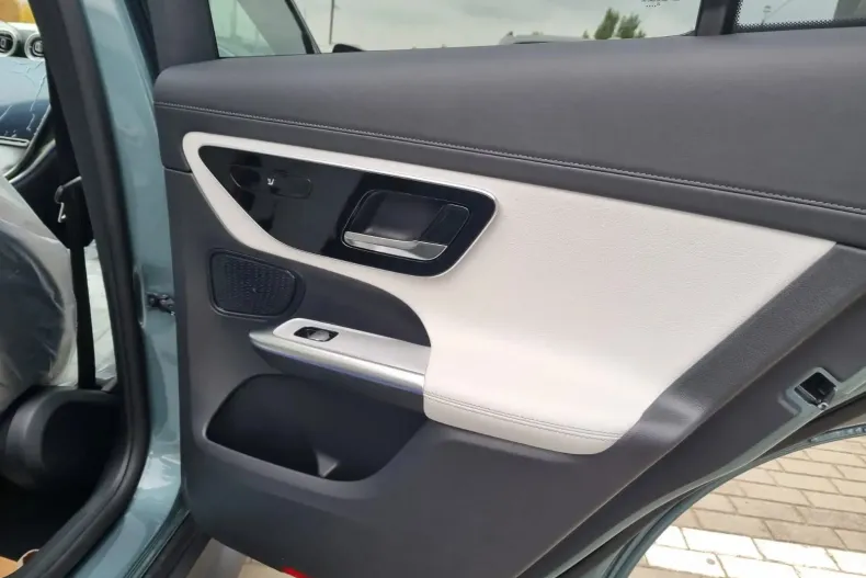 Mercedes-Benz GLC din 2025 cu 2 km - oferta MER133459 - foto 19