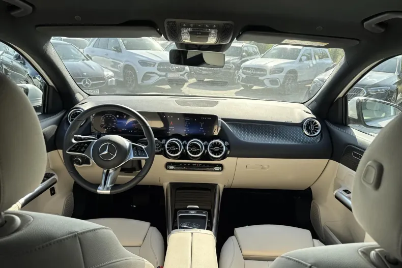 Mercedes-Benz GLA din 2024 cu 7.800 km - oferta MER133469 - foto 12