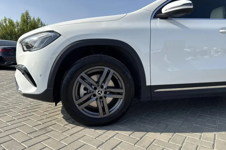 Mercedes-Benz GLA din 2024 cu 7.800 km - oferta MER133469 - foto 16
