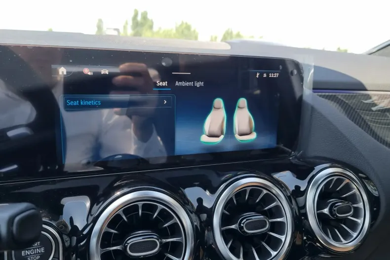 Mercedes-Benz GLA din 2025 cu 1 km - oferta MER133475 - foto 28