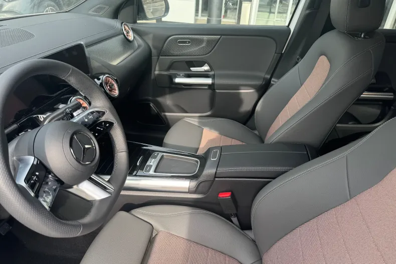 Mercedes-Benz EQA din 2024 cu 1 km - oferta MER133509 - foto 22