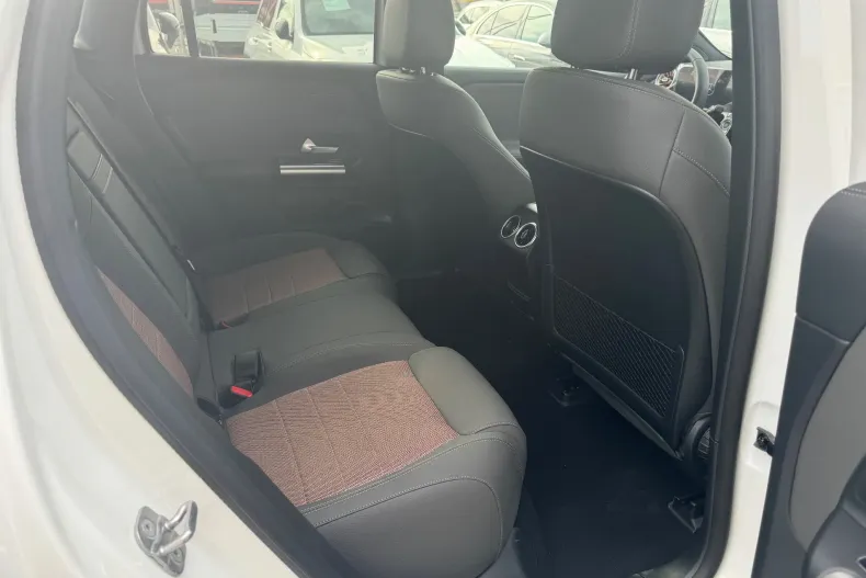 Mercedes-Benz EQA din 2024 cu 1 km - oferta MER133509 - foto 26