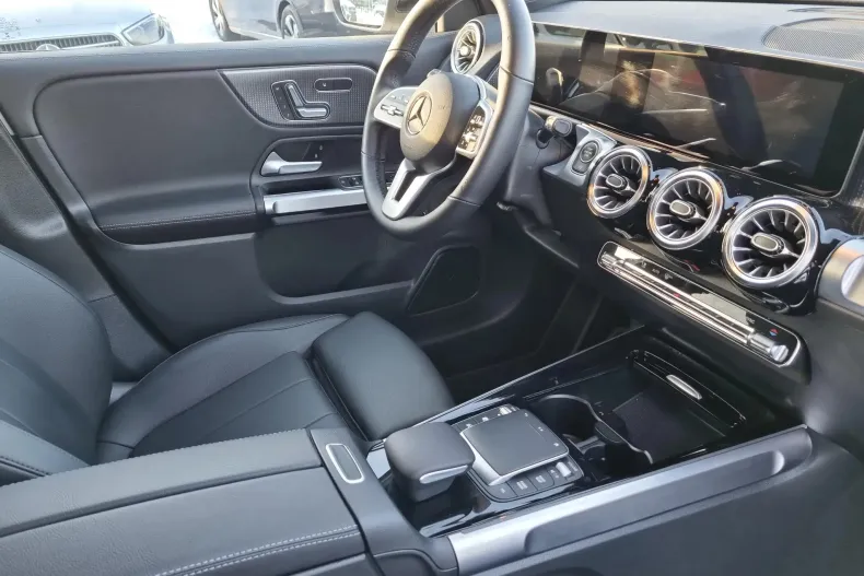 Mercedes-Benz GLB din 2021 cu 4.100 km - oferta MER133526 - foto 13