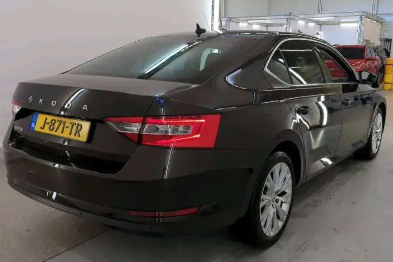 Skoda Superb din 2021 cu 129.652 km - oferta SKO133626 - foto 5
