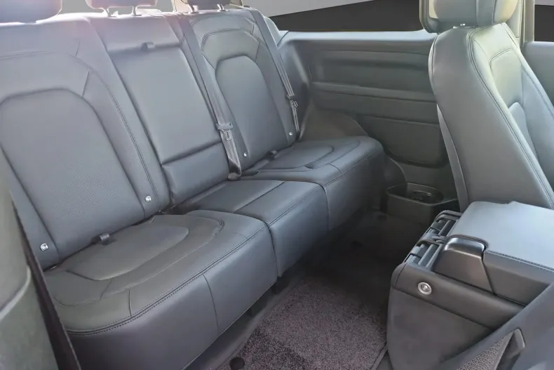 Land Rover Defender din 2024 cu 1.500 km - oferta LAN133688 - foto 11