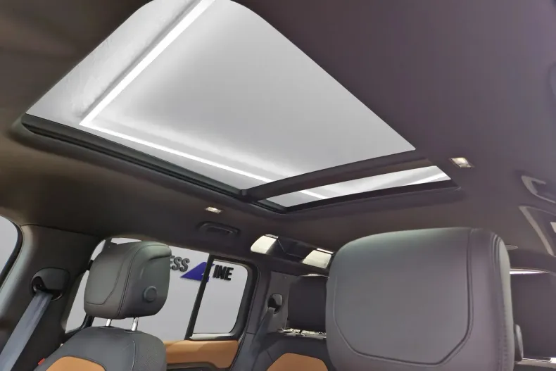 Land Rover Defender din 2024 cu 8.500 km - oferta LAN133690 - foto 18