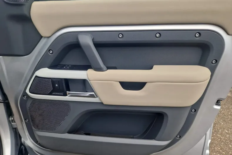 Land Rover Defender din 2020 cu 110.000 km - oferta LAN133691 - foto 17