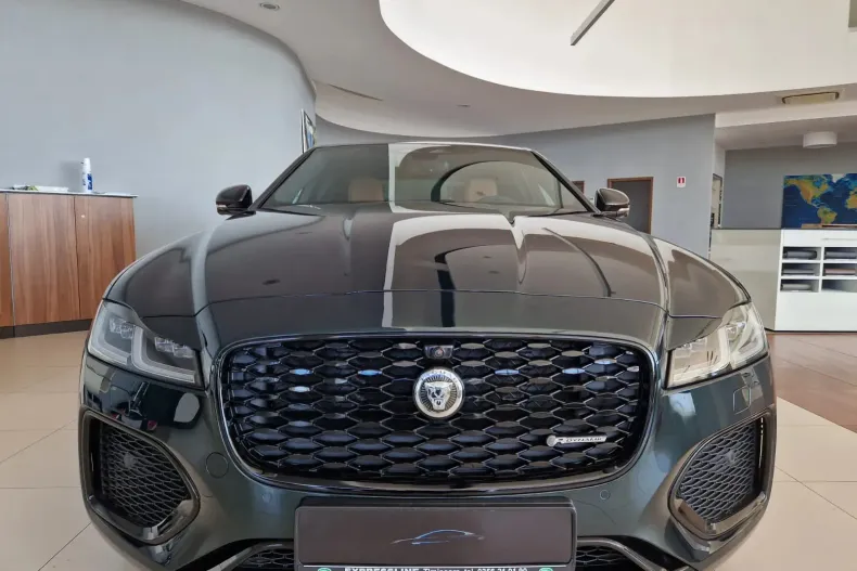 Jaguar XF din 2024 cu 2.500 km - oferta JAG133696 - foto 2