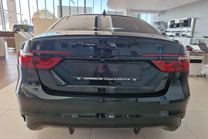 Jaguar XF din 2024 cu 2.500 km - oferta JAG133696 - foto 4