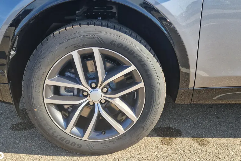 Land Rover Discovery Sport din 2024 cu 2.500 km - oferta LAN133697 - foto 6