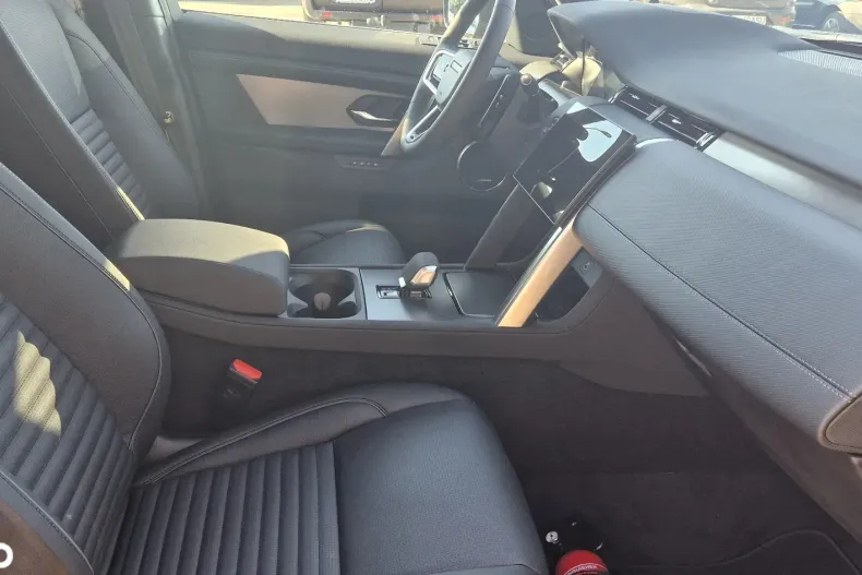 Land Rover Discovery Sport din 2024 cu 2.500 km - oferta LAN133697 - foto 8