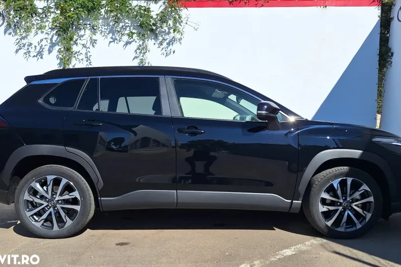 Toyota Corolla Cross din 2024 cu 1.200 km - oferta TOY133714 - foto 8