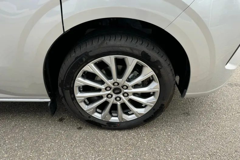 Ford Tourneo Custom din 2023 cu 5 km - oferta FOR133747 - foto 18