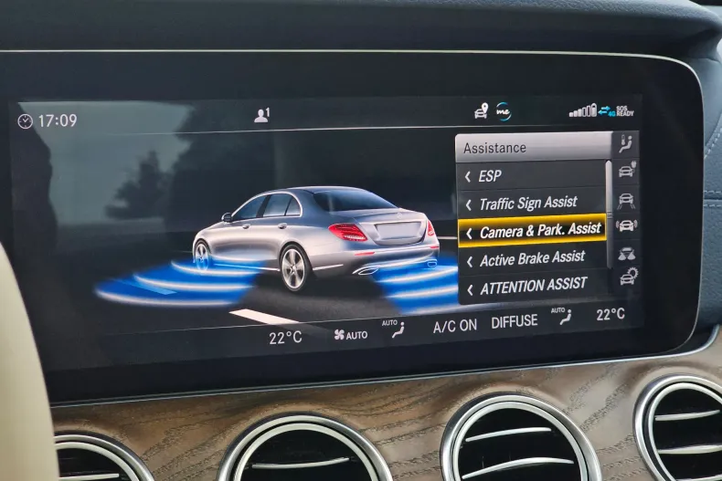 Mercedes-Benz E din 2019 cu 105.534 km - oferta MER133751 - foto 19