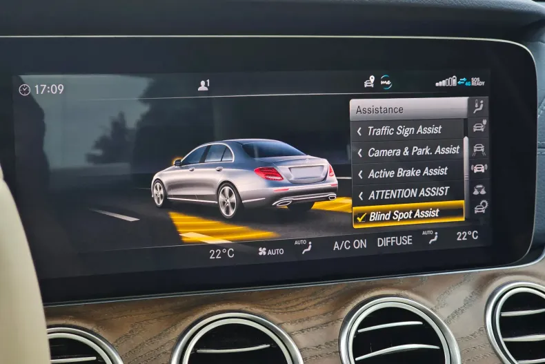 Mercedes-Benz E din 2019 cu 105.534 km - oferta MER133751 - foto 21