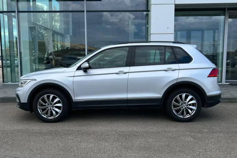 Volkswagen Tiguan din 2022 cu 71.208 km - oferta VOL133756 - foto 6