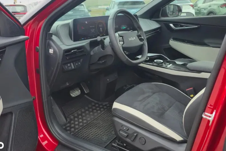 Kia EV6 din 2023 cu 4.700 km - oferta KIA133762 - foto 9
