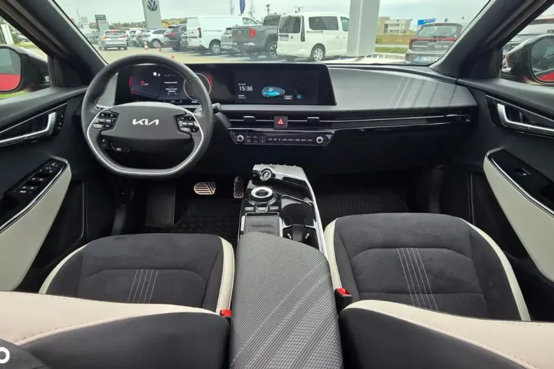 Kia EV6 din 2023 cu 4.700 km - oferta KIA133762 - foto 11