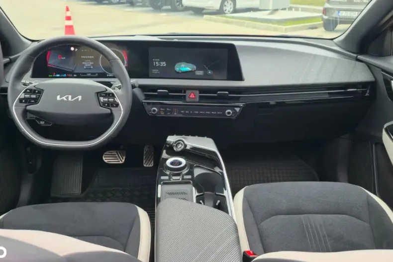 Kia EV6 din 2023 cu 4.700 km - oferta KIA133762 - foto 12