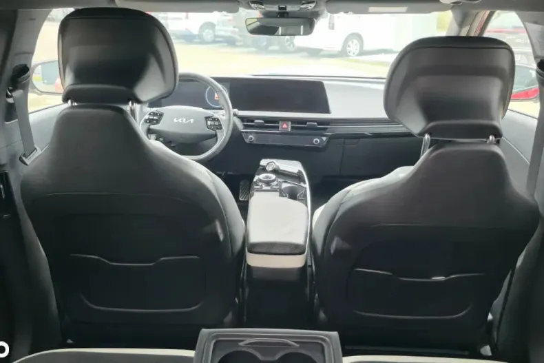 Kia EV6 din 2023 cu 4.700 km - oferta KIA133762 - foto 14