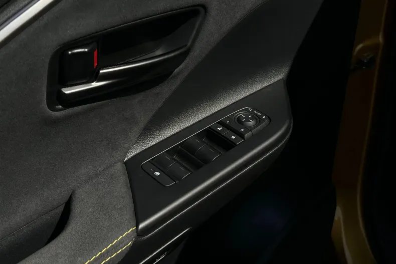 Toyota C-HR din 2024 cu 4.973 km - oferta TOY133765 - foto 12