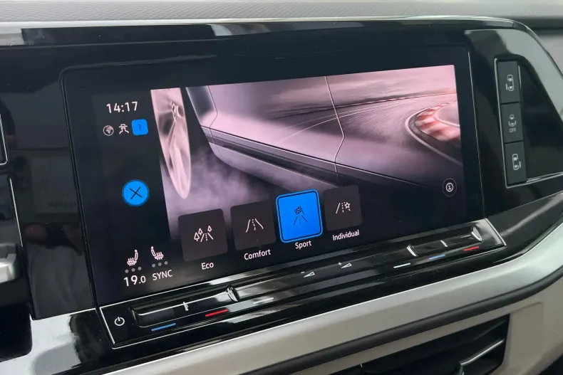 Volkswagen Multivan din 2024 cu 22.889 km - oferta VOL133775 - foto 29