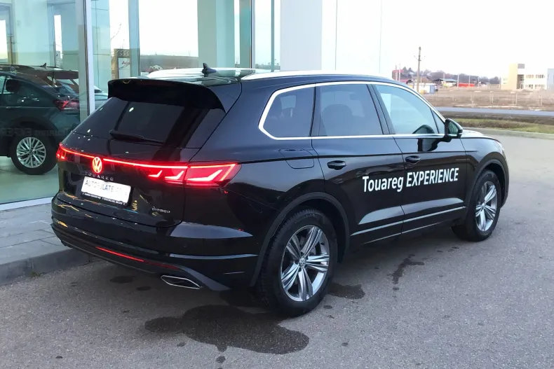 Volkswagen Touareg din 2024 cu 23.133 km - oferta VOL133787 - foto 4