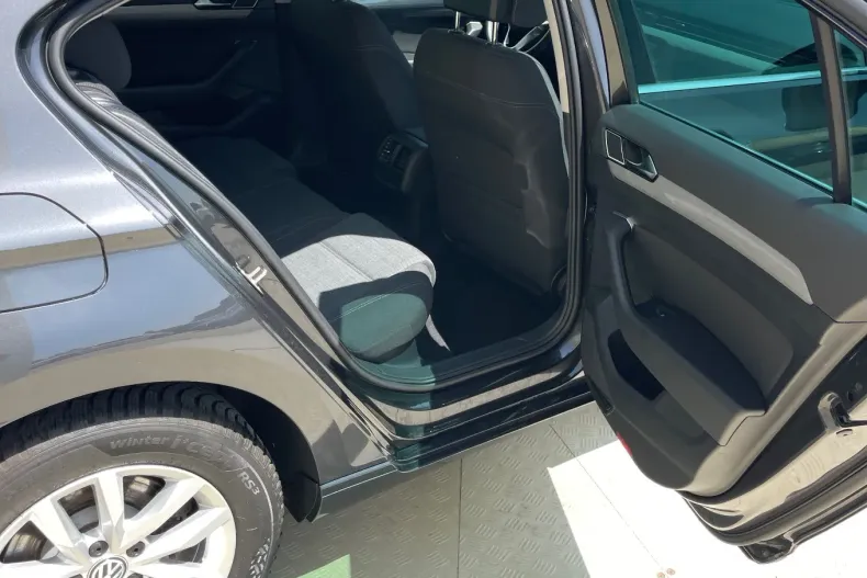 Volkswagen Passat din 2020 cu 127.000 km - oferta VOL133811 - foto 24