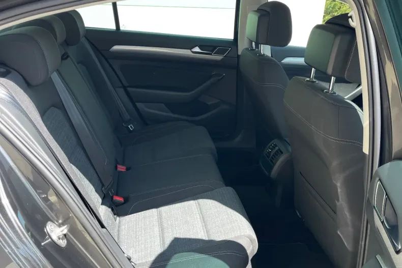 Volkswagen Passat din 2020 cu 127.000 km - oferta VOL133811 - foto 25