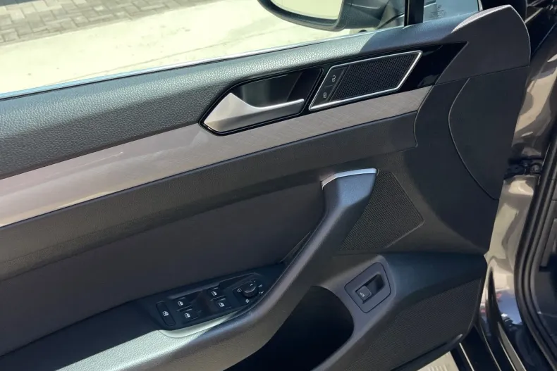 Volkswagen Passat din 2020 cu 127.000 km - oferta VOL133811 - foto 31