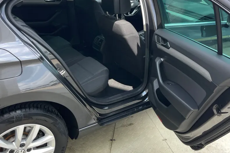 Volkswagen Passat din 2020 cu 125.000 km - oferta VOL133812 - foto 25