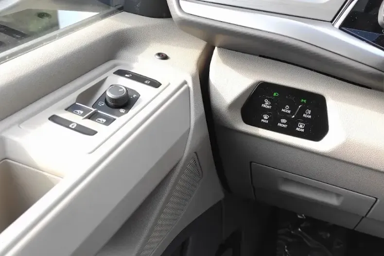 Volkswagen Multivan din 2025 cu 5 km - oferta VOL133858 - foto 21