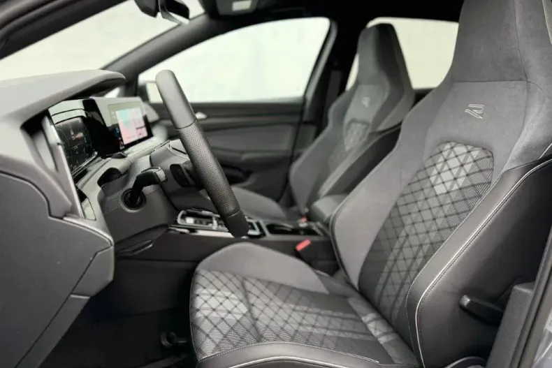 Volkswagen Golf din 2024 cu 16.600 km - oferta VOL133866 - foto 7