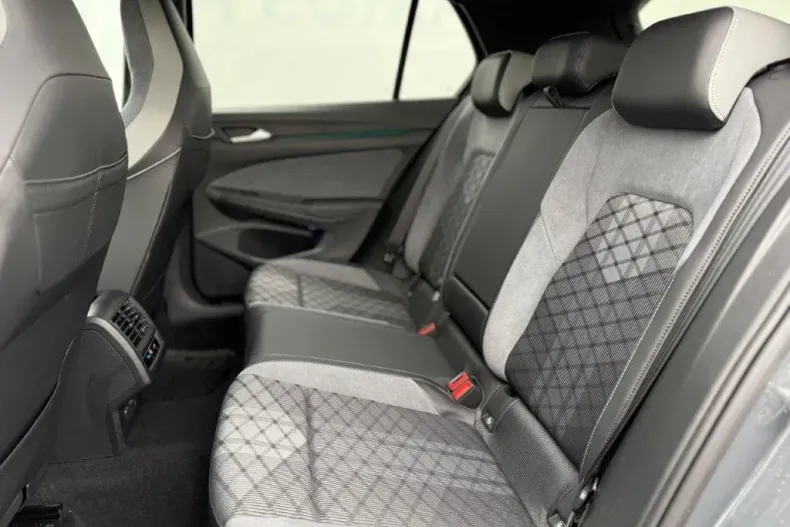 Volkswagen Golf din 2024 cu 16.600 km - oferta VOL133866 - foto 9