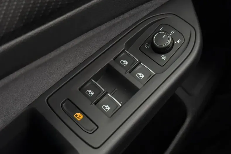 Volkswagen Golf din 2024 cu 16.600 km - oferta VOL133866 - foto 11