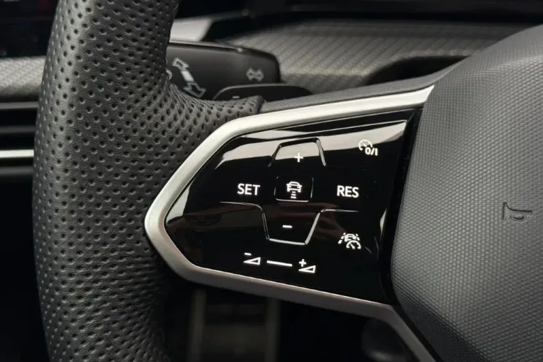 Volkswagen Golf din 2024 cu 16.600 km - oferta VOL133866 - foto 12