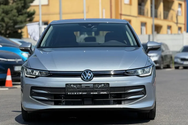 Volkswagen Golf din 2025 cu 5 km - oferta VOL133947 - foto 2