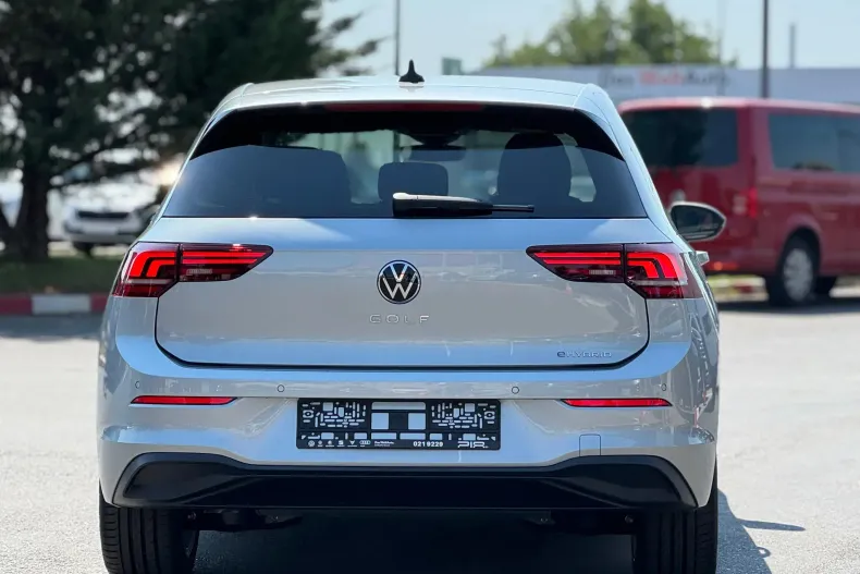 Volkswagen Golf din 2025 cu 5 km - oferta VOL133947 - foto 5