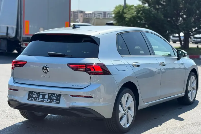 Volkswagen Golf din 2025 cu 5 km - oferta VOL133947 - foto 6