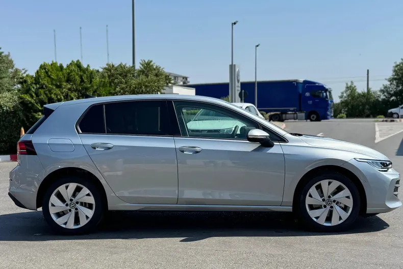 Volkswagen Golf din 2025 cu 5 km - oferta VOL133947 - foto 7