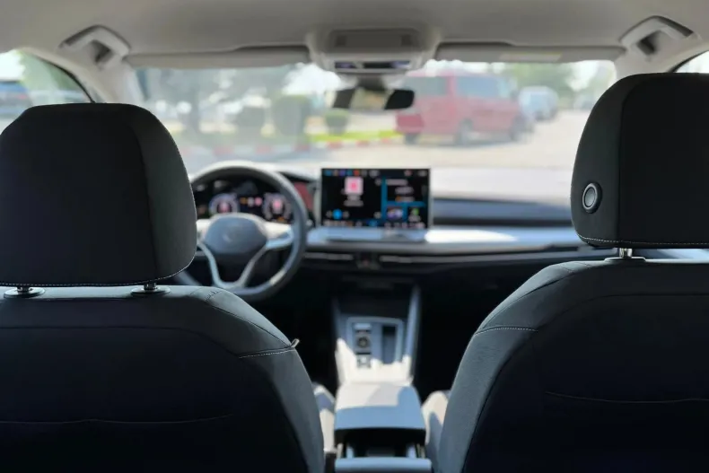 Volkswagen Golf din 2025 cu 5 km - oferta VOL133947 - foto 11