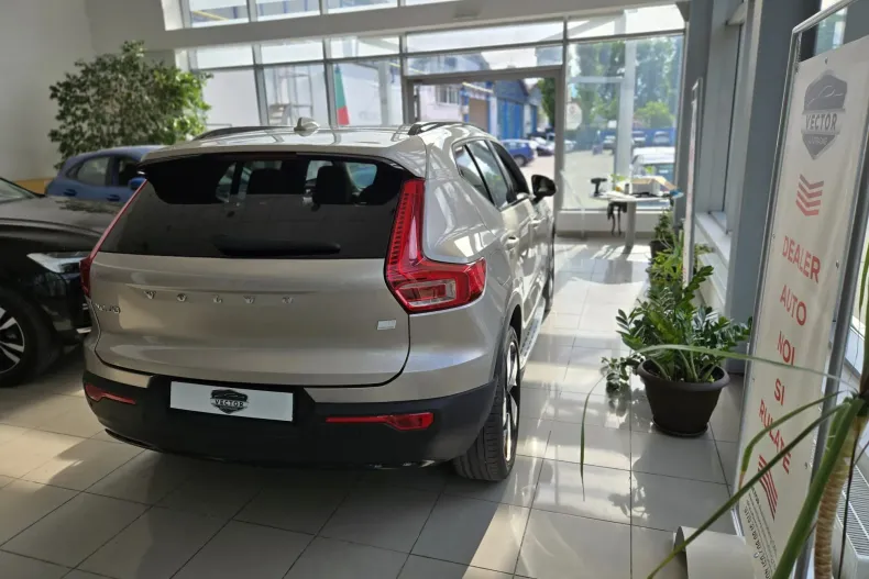 Volvo XC40 din 2023 cu 30.571 km - oferta VOL134013 - foto 3
