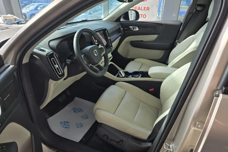 Volvo XC40 din 2023 cu 30.571 km - oferta VOL134013 - foto 4