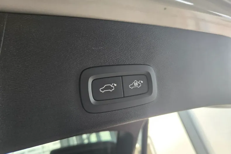 Volvo XC40 din 2023 cu 30.571 km - oferta VOL134013 - foto 8