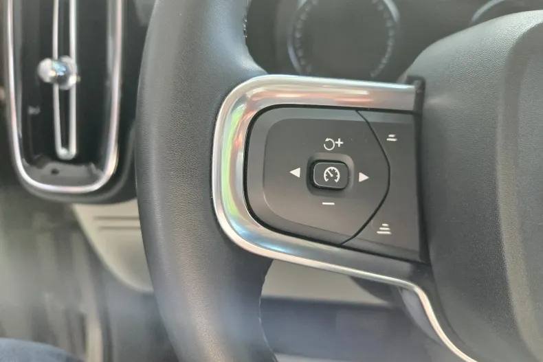 Volvo XC40 din 2023 cu 30.571 km - oferta VOL134013 - foto 17