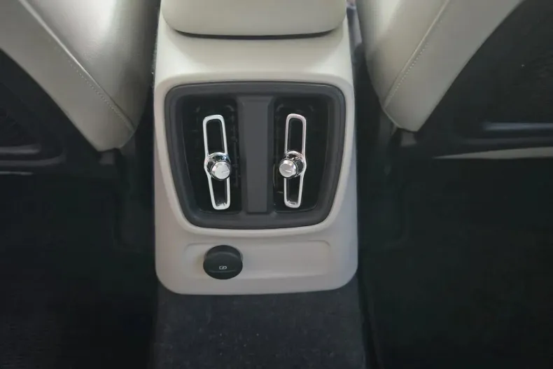 Volvo XC40 din 2023 cu 30.571 km - oferta VOL134013 - foto 28