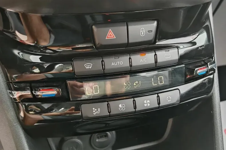 Peugeot 208 din 2019 cu 20.246 km - oferta PEU134052 - foto 16