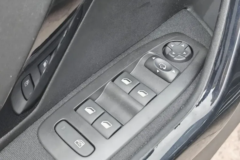 Peugeot 208 din 2019 cu 20.246 km - oferta PEU134052 - foto 22