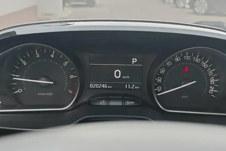 Peugeot 208 din 2019 cu 20.246 km - oferta PEU134052 - foto 24